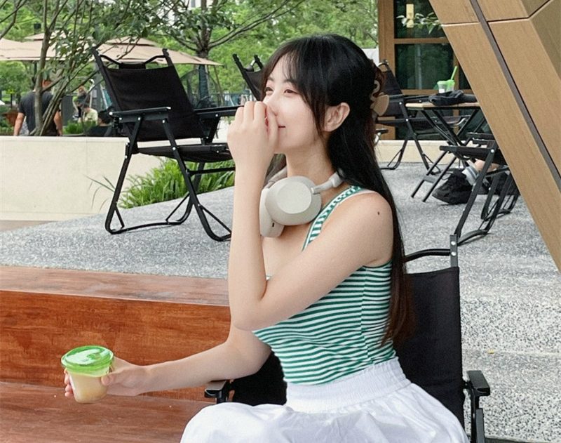 念雪ww图片全分享，蓝色睡袍纵享丝滑惹怜爱