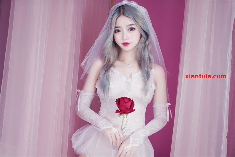 Eloise软软定制蓝色毛衣,闪烁的星星,你也会心动! Eloise软软定制蓝色毛衣,闪烁的星星,你也会心动!