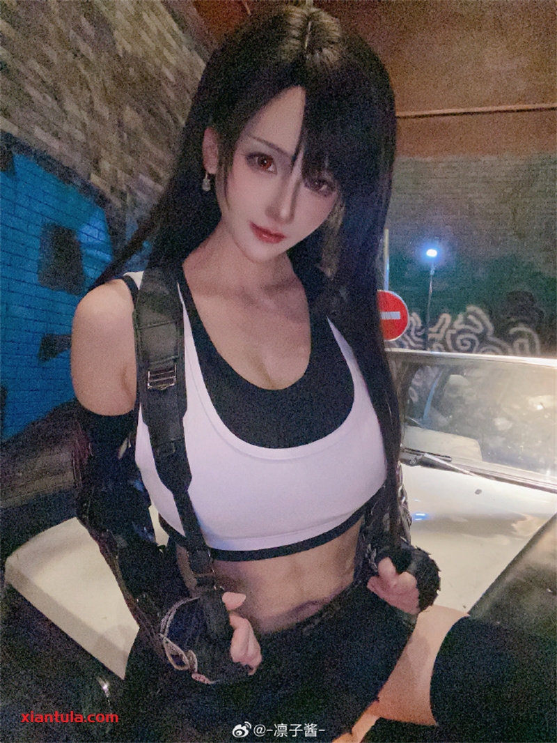 20岁凛子酱：她的图片更新速度让人又爱又恨！