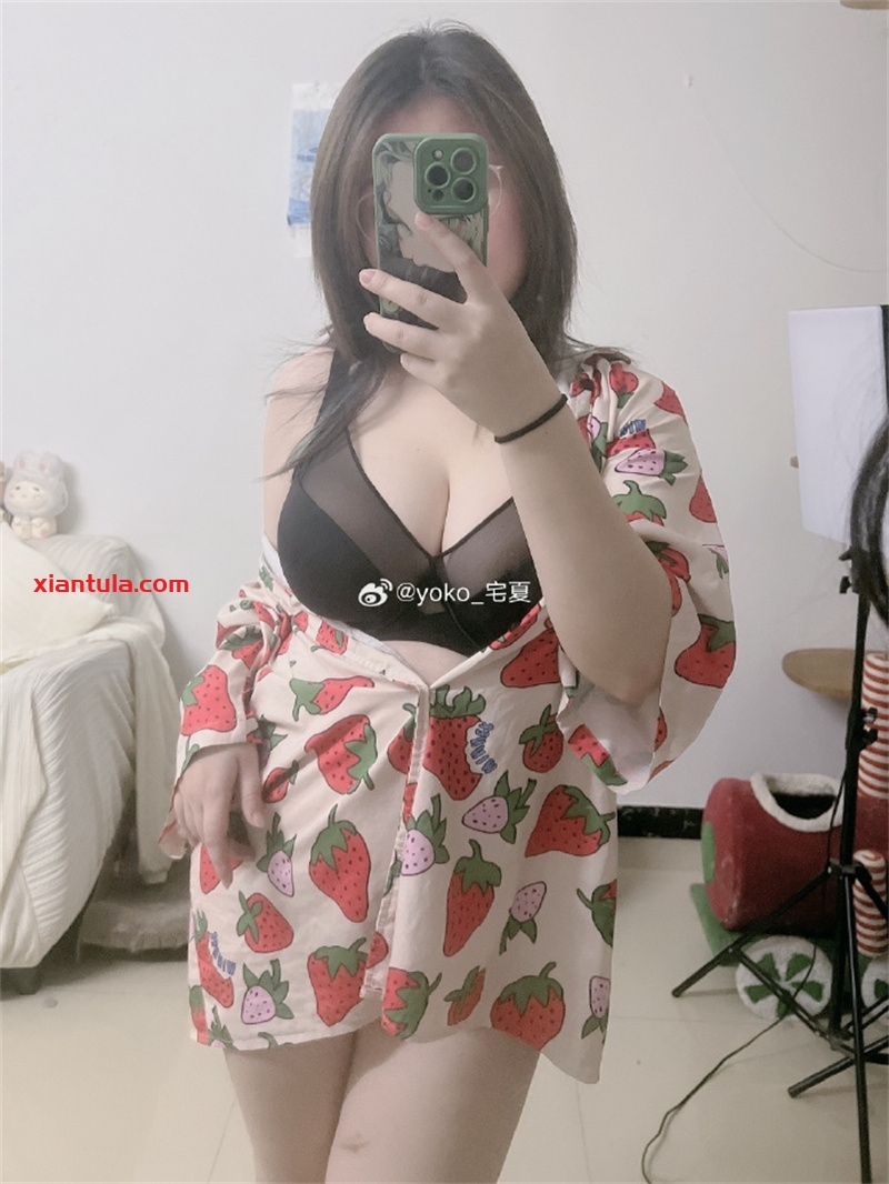 Yoko宅夏电子档大揭秘：从清纯邻家女孩到火辣的百变人气秘籍