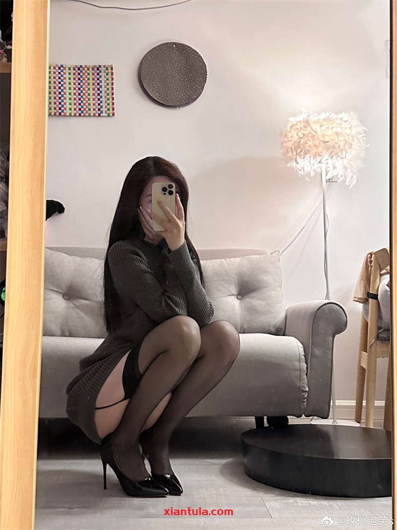 玫桃泡芙：从甜美妹子到图片解密，揭秘她的社交媒体魅力与创作秘密