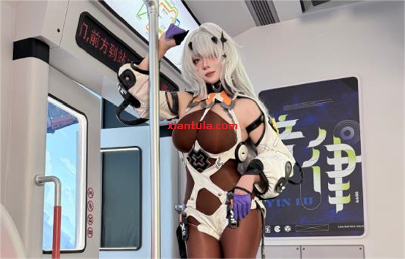 漫展特种兵菌烨TAKO：16岁素颜出道，23岁杀疯二次元！