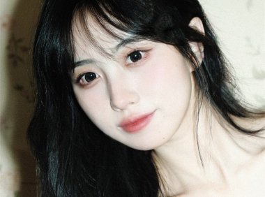 念雪ww图片全分享，蓝色睡袍纵享丝滑惹怜爱