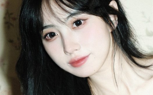 念雪ww图片全分享，蓝色睡袍纵享丝滑惹怜爱