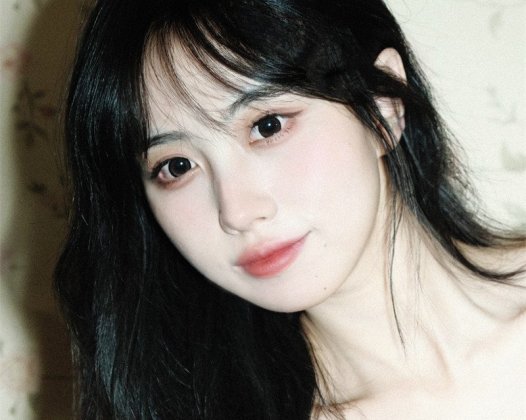 念雪ww图片全分享，蓝色睡袍纵享丝滑惹怜爱