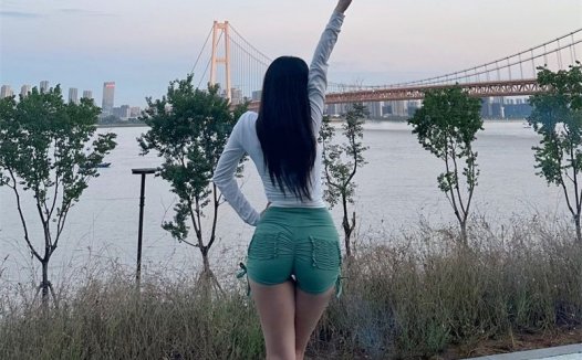 小玉吃果冻照片大全，早期维密图片大揭秘