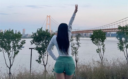 小玉吃果冻微密图片太美，名字都被搜爆了。