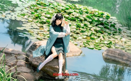 湾湾不弯图集全图分享，热情的荷花池少女