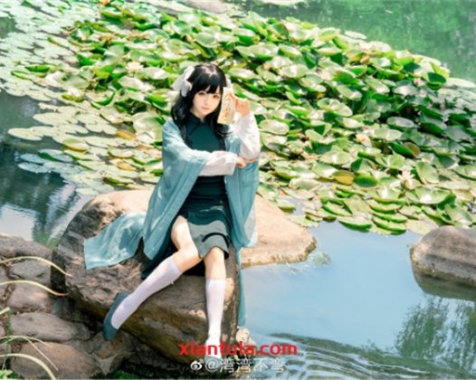 湾湾不弯图集全图分享，热情的荷花池少女