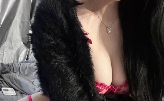 玫桃泡芙：从甜美妹子到图片解密，揭秘她的社交媒体魅力与创作秘密